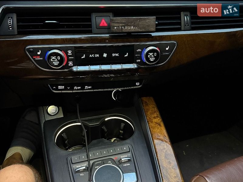 Седан Audi A4 2018 в Монастириській