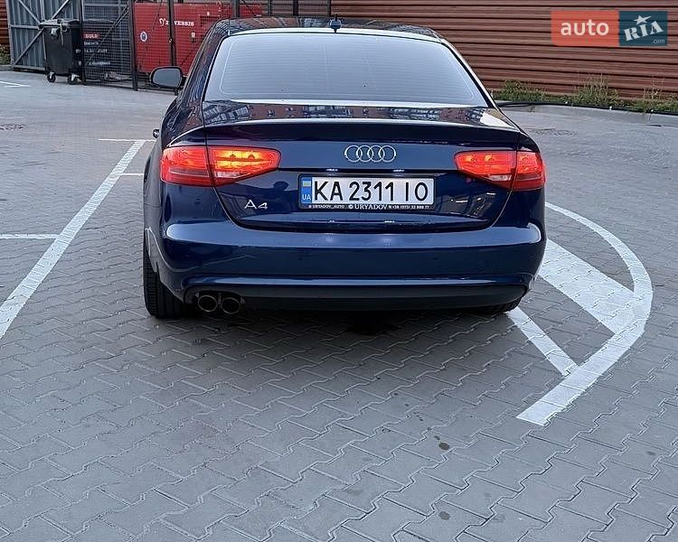 Седан Audi A4 2013 в Бучі