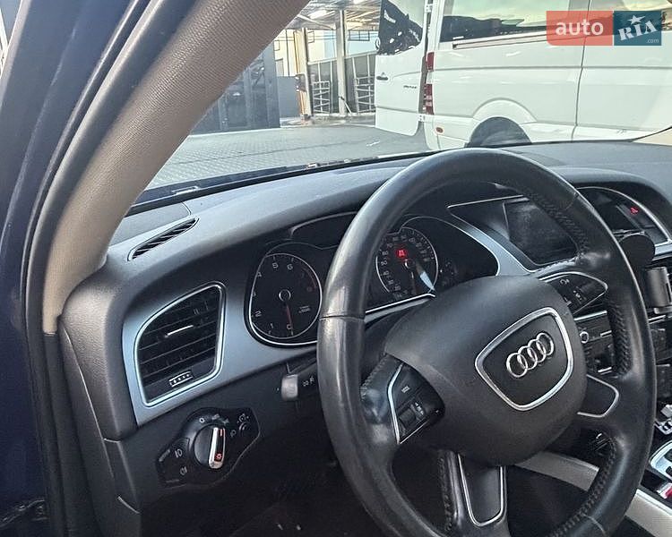 Седан Audi A4 2013 в Бучі