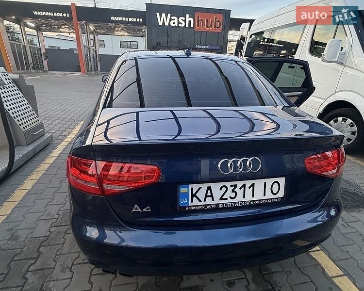 Седан Audi A4 2013 в Бучі