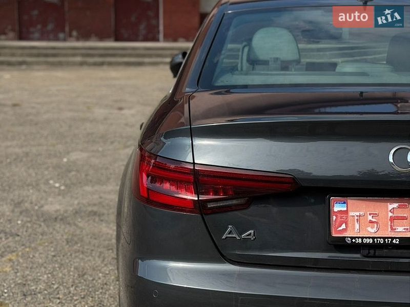Седан Audi A4 2018 в Бурштыне