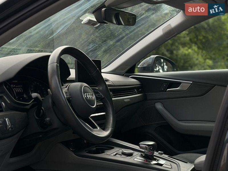 Седан Audi A4 2018 в Бурштыне