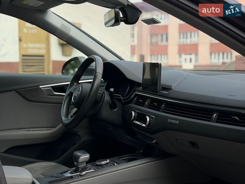 Седан Audi A4 2018 в Бурштині