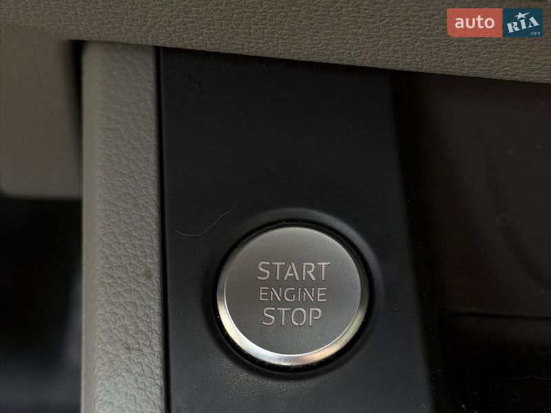Седан Audi A4 2018 в Бурштыне