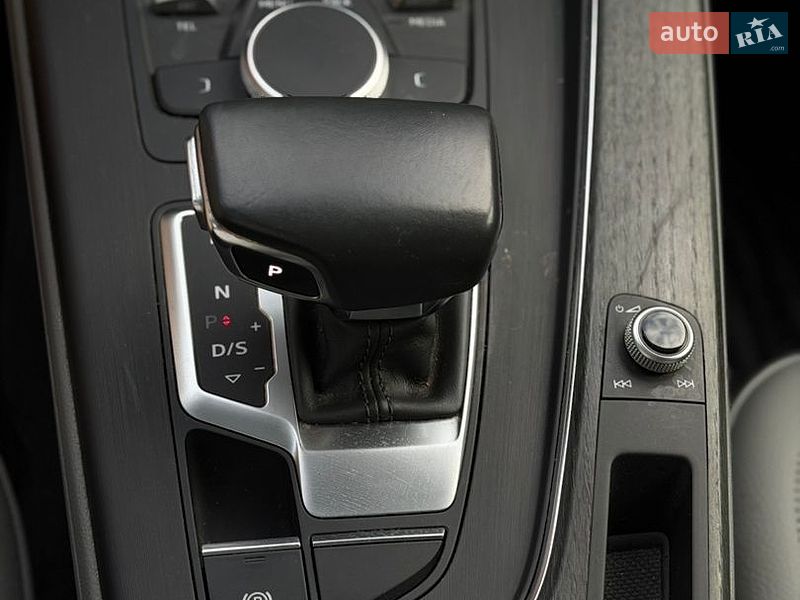Седан Audi A4 2018 в Бурштыне