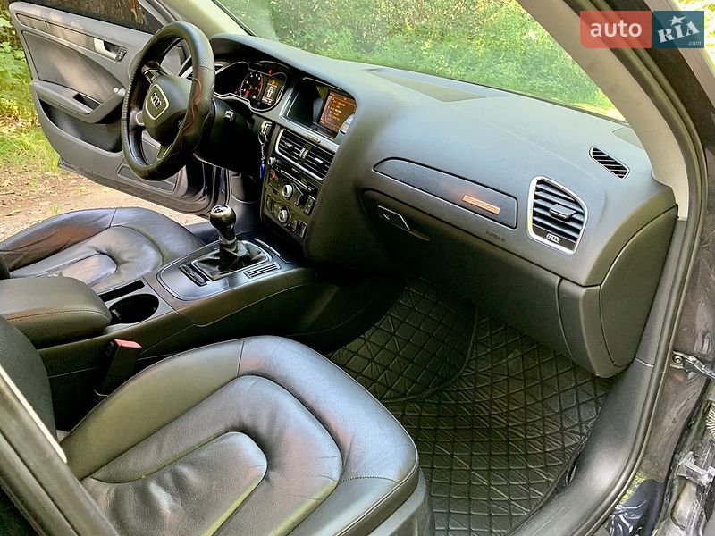 Седан Audi A4 2012 в Києві