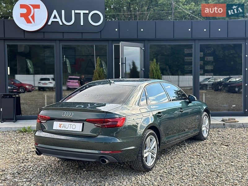 Седан Audi A4 2016 в Львові