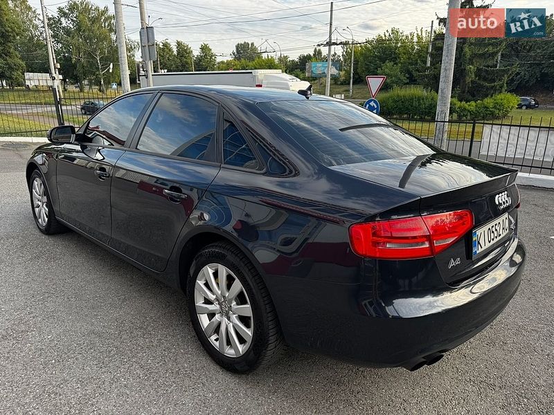 Седан Audi A4 2012 в Чернигове