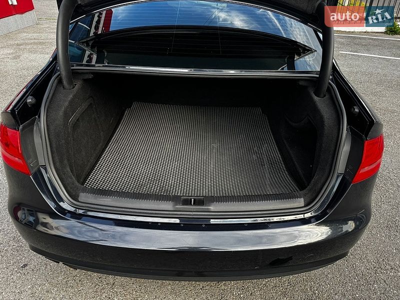 Седан Audi A4 2012 в Чернигове