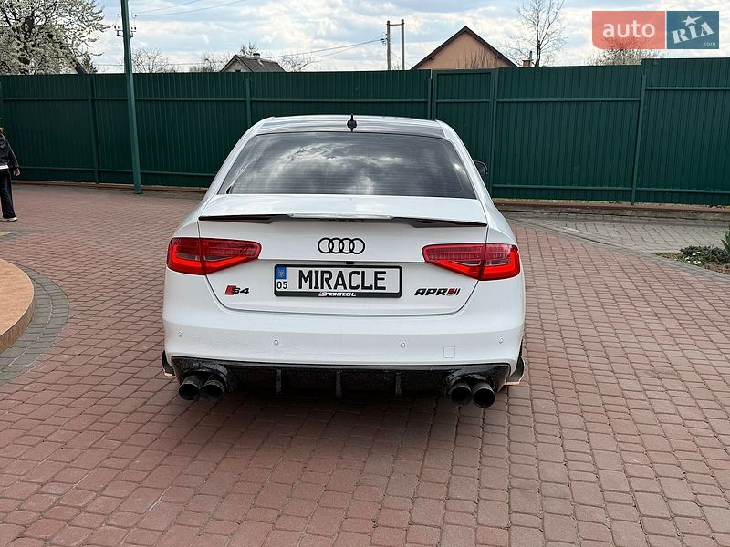 Седан Audi A4 2015 в Миронівці