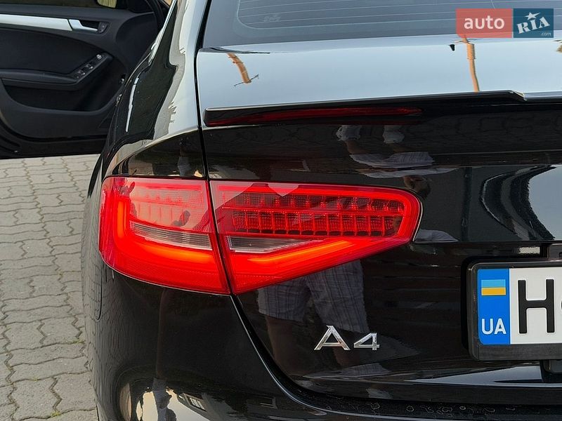 Седан Audi A4 2015 в Стрию