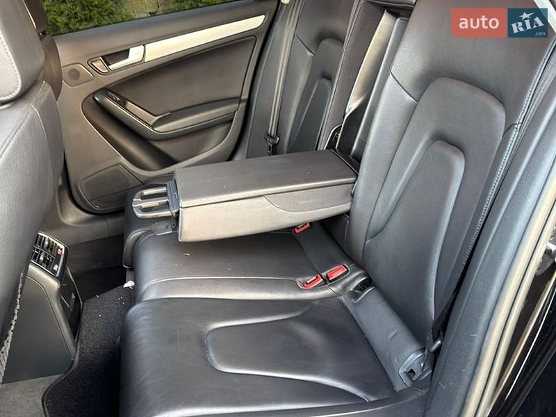 Седан Audi A4 2015 в Стрию