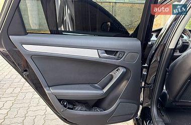 Седан Audi A4 2015 в Стрию