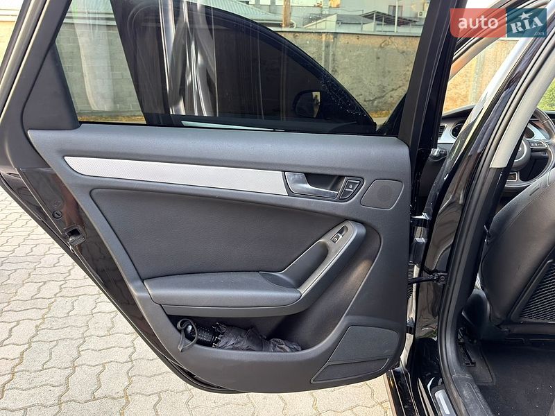 Седан Audi A4 2015 в Стрию