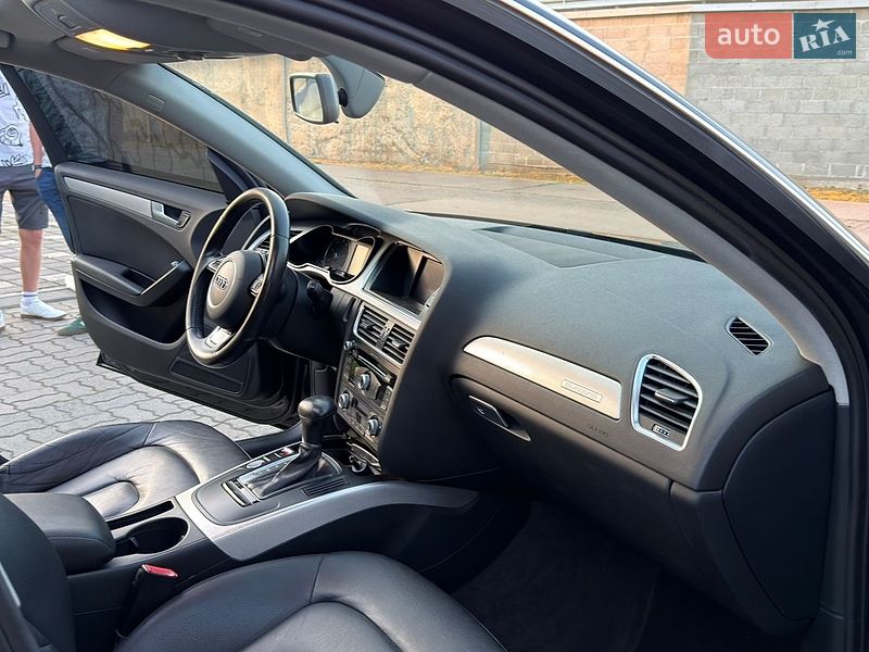 Седан Audi A4 2015 в Стрию