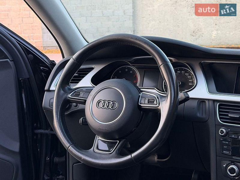 Седан Audi A4 2015 в Стрию