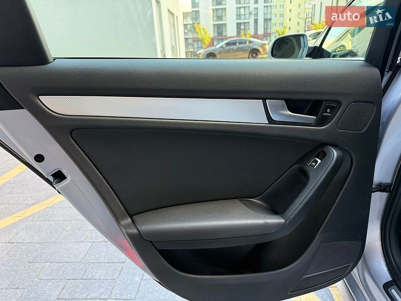 Седан Audi A4 2015 в Львове