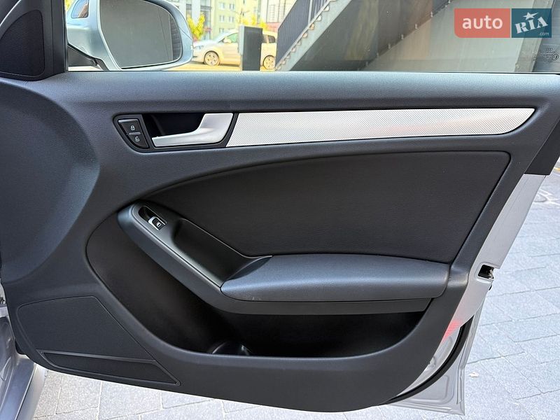 Седан Audi A4 2015 в Львове