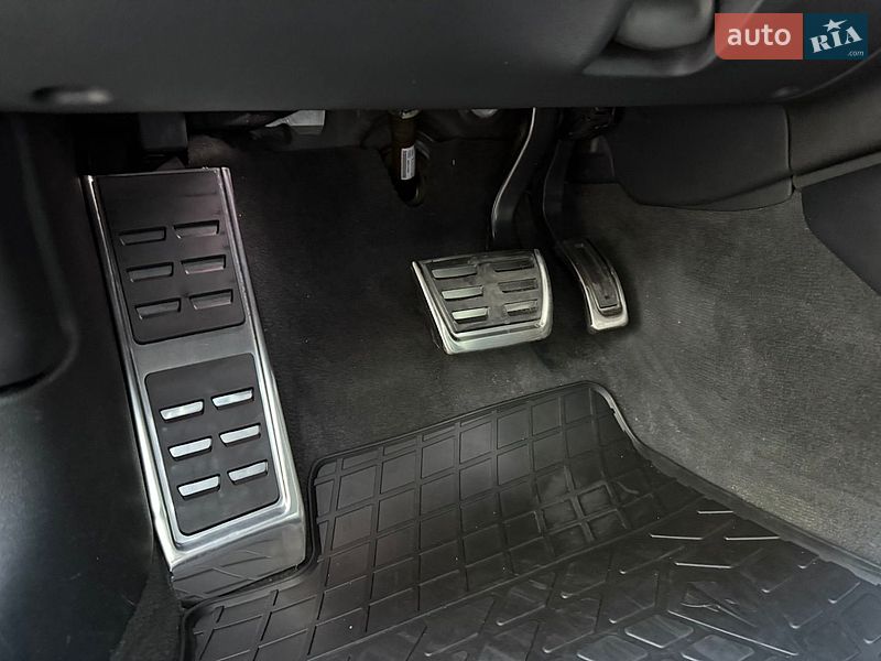 Седан Audi A4 2015 в Львове