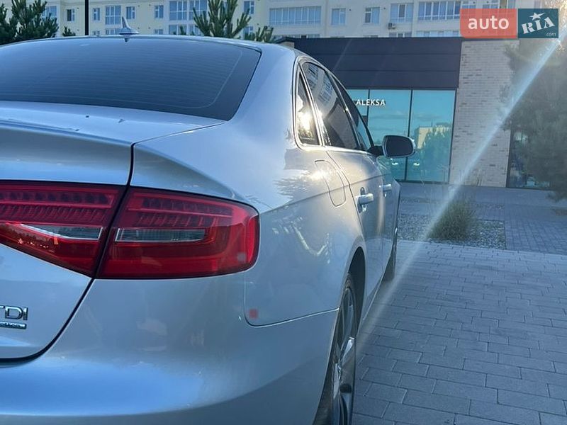Седан Audi A4 2012 в Сумах