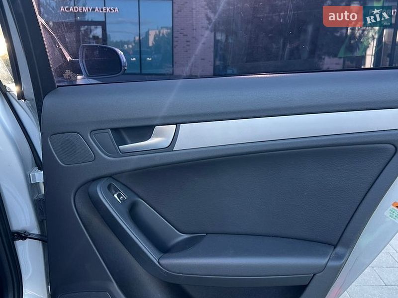 Седан Audi A4 2012 в Сумах