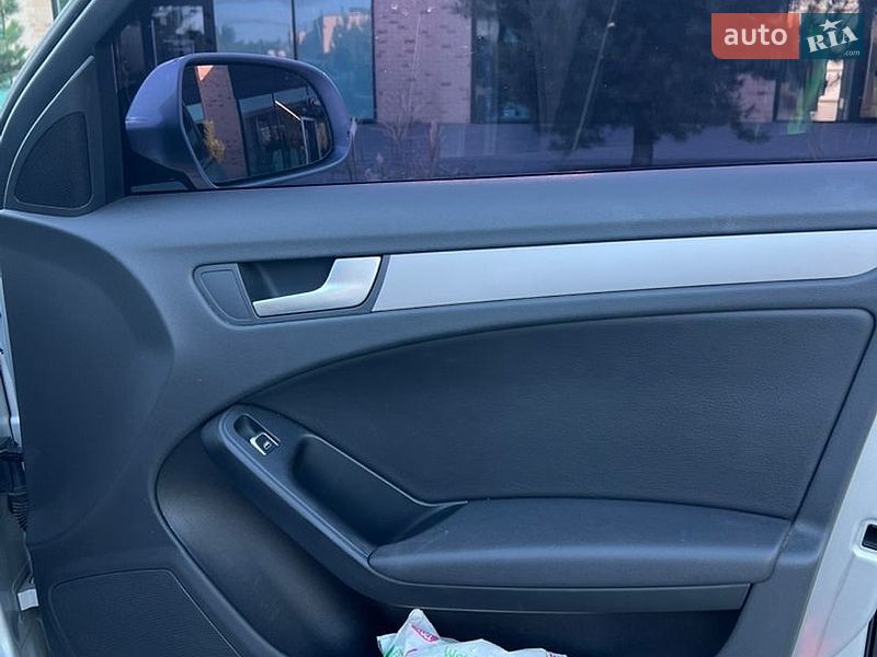 Седан Audi A4 2012 в Сумах