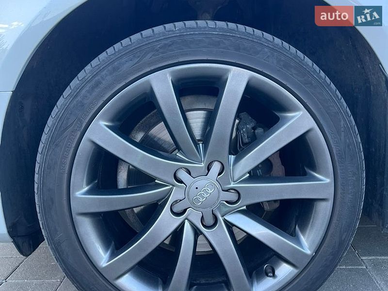 Седан Audi A4 2012 в Сумах