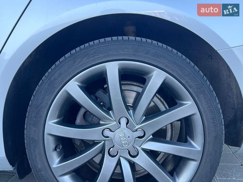 Седан Audi A4 2012 в Сумах