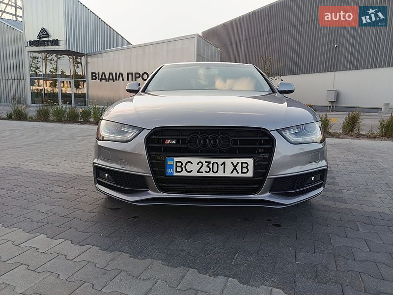 Седан Audi A4 2015 в Львове