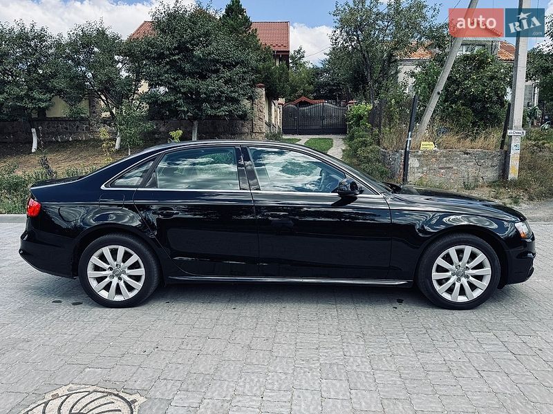 Седан Audi A4 2015 в Львові