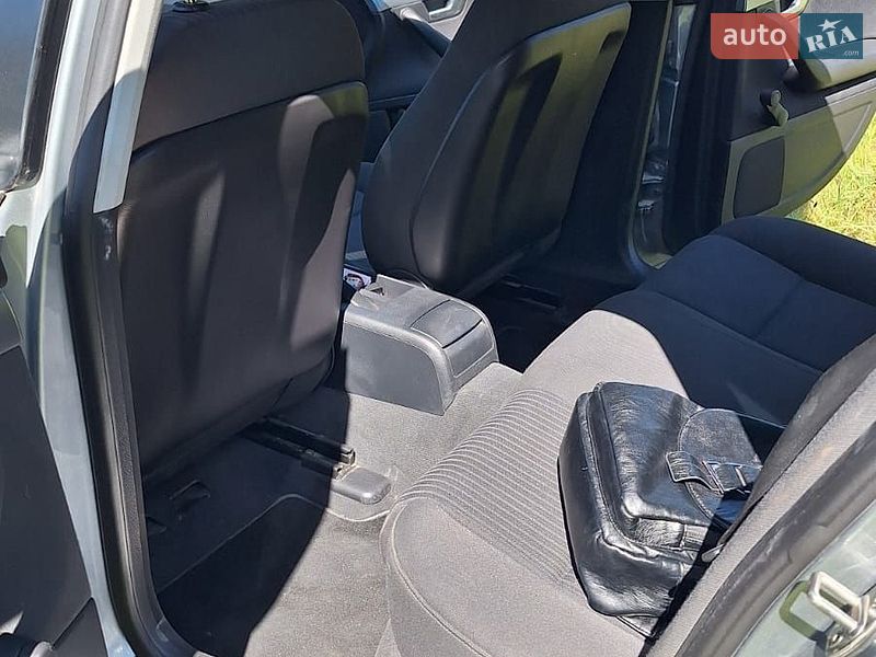 Седан Audi A4 2005 в Городниці