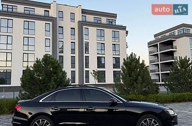 Седан Audi A4 2021 в Мукачевому