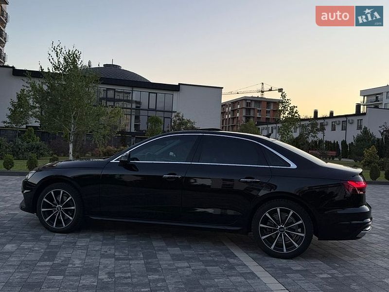 Седан Audi A4 2021 в Мукачевому