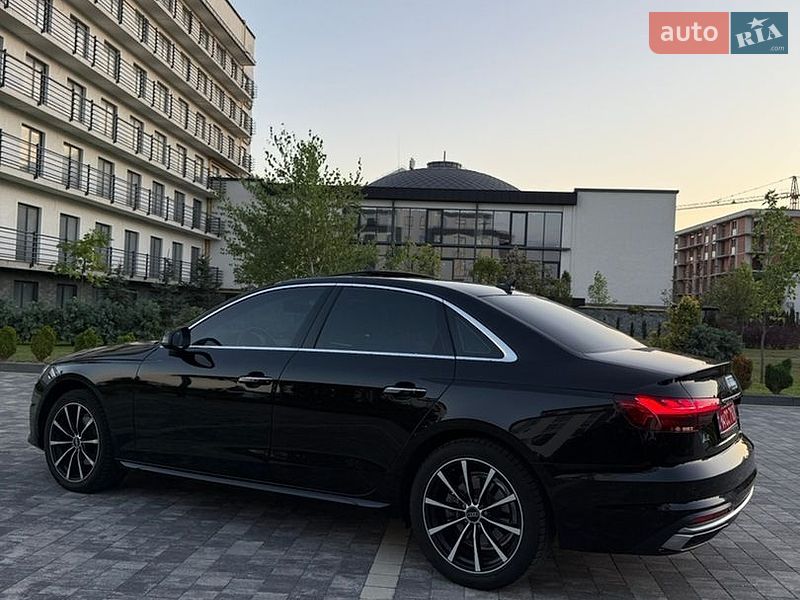 Седан Audi A4 2021 в Мукачевому