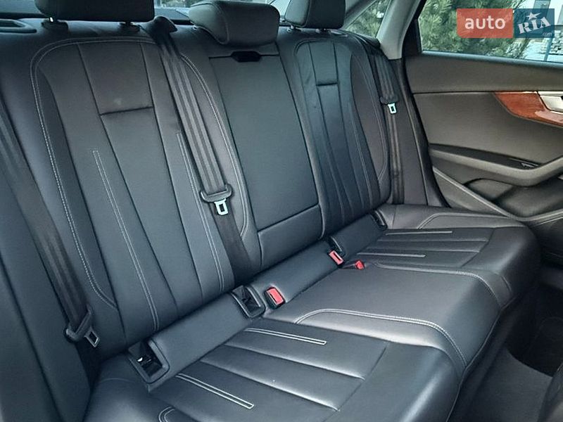 Седан Audi A4 2021 в Мукачевому