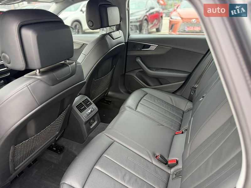 Седан Audi A4 2018 в Львове
