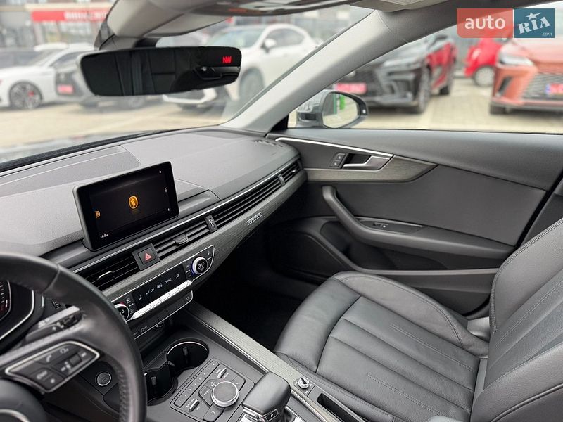 Седан Audi A4 2018 в Львове