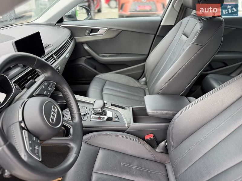Седан Audi A4 2018 в Львове