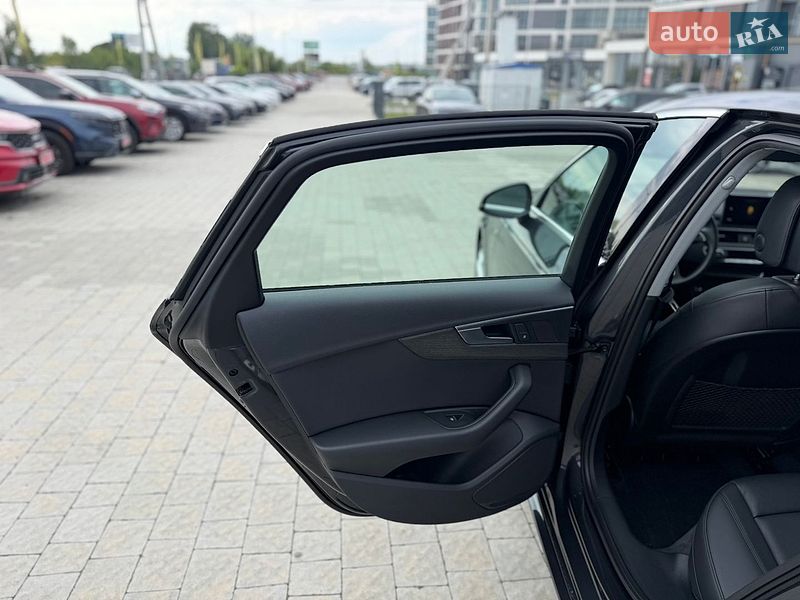 Седан Audi A4 2018 в Львове