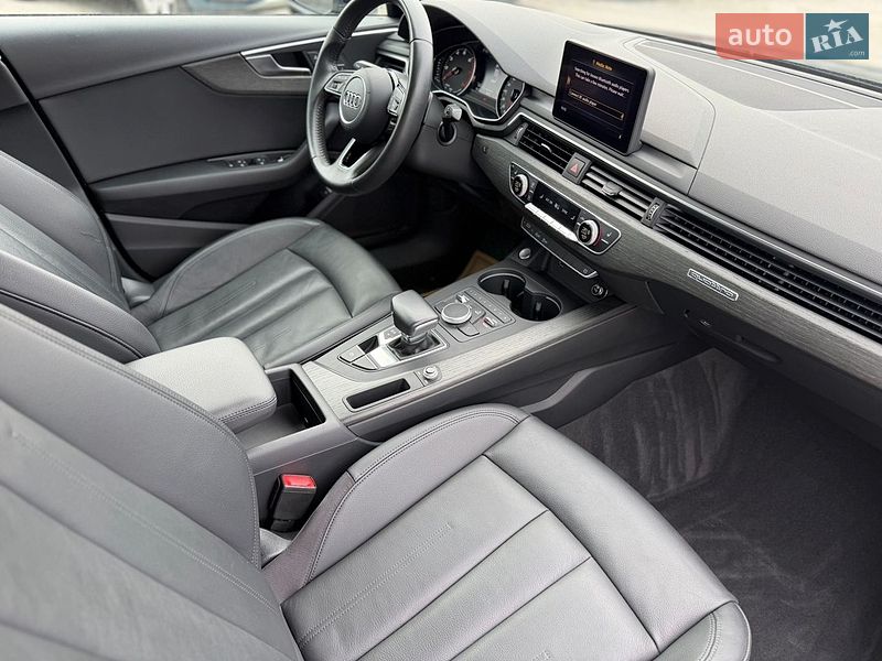 Седан Audi A4 2018 в Львове
