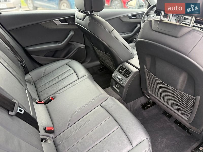 Седан Audi A4 2018 в Львове