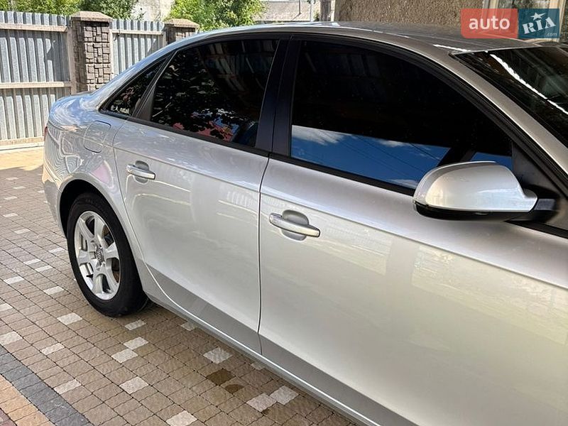 Седан Audi A4 2013 в Николаеве