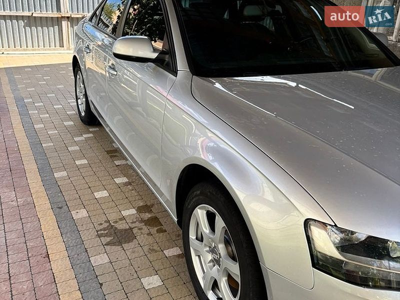 Седан Audi A4 2013 в Николаеве