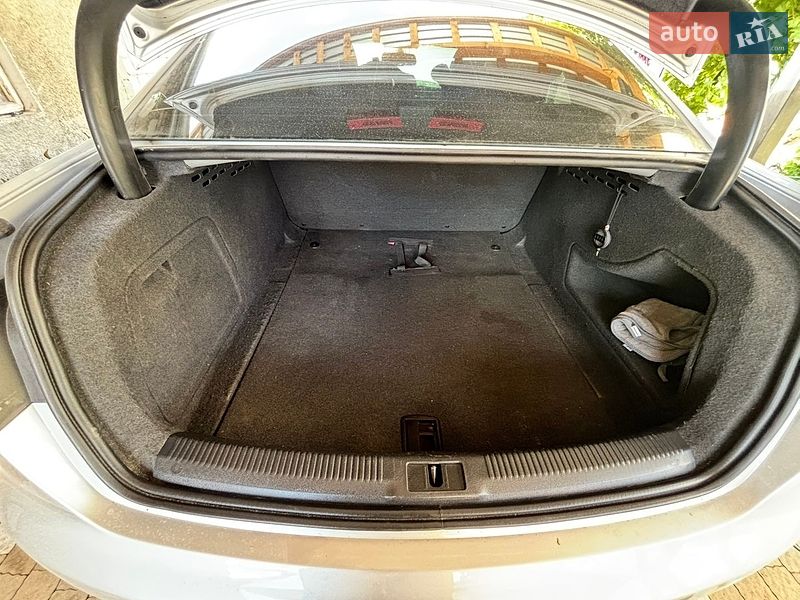 Седан Audi A4 2013 в Николаеве