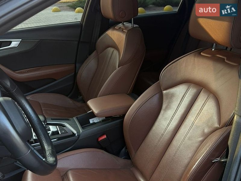 Седан Audi A4 2021 в Кам'янському