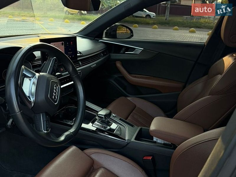 Седан Audi A4 2021 в Кам'янському