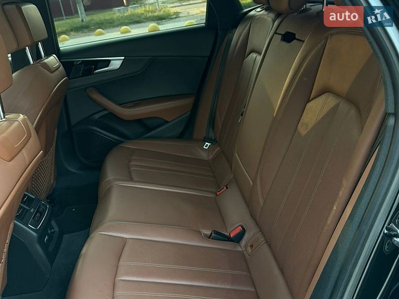 Седан Audi A4 2021 в Кам'янському