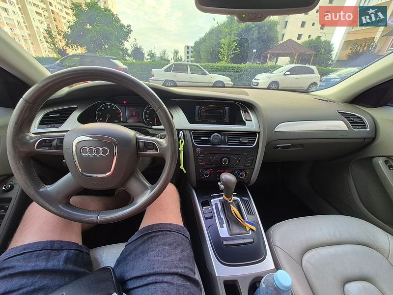 Седан Audi A4 2012 в Києві