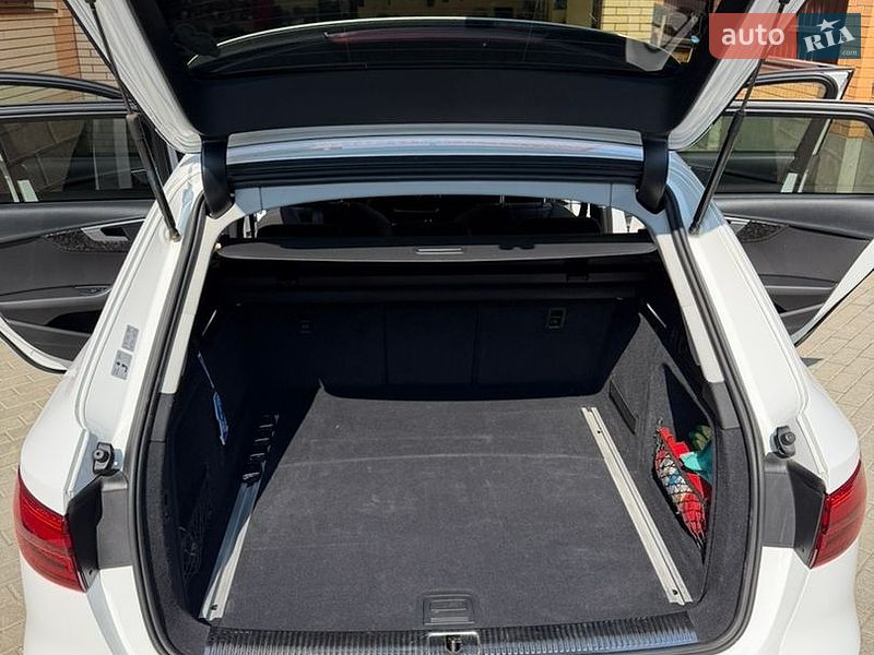 Універсал Audi A4 2018 в Ужгороді