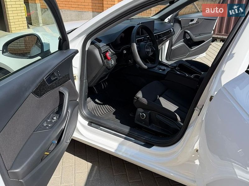 Універсал Audi A4 2018 в Ужгороді